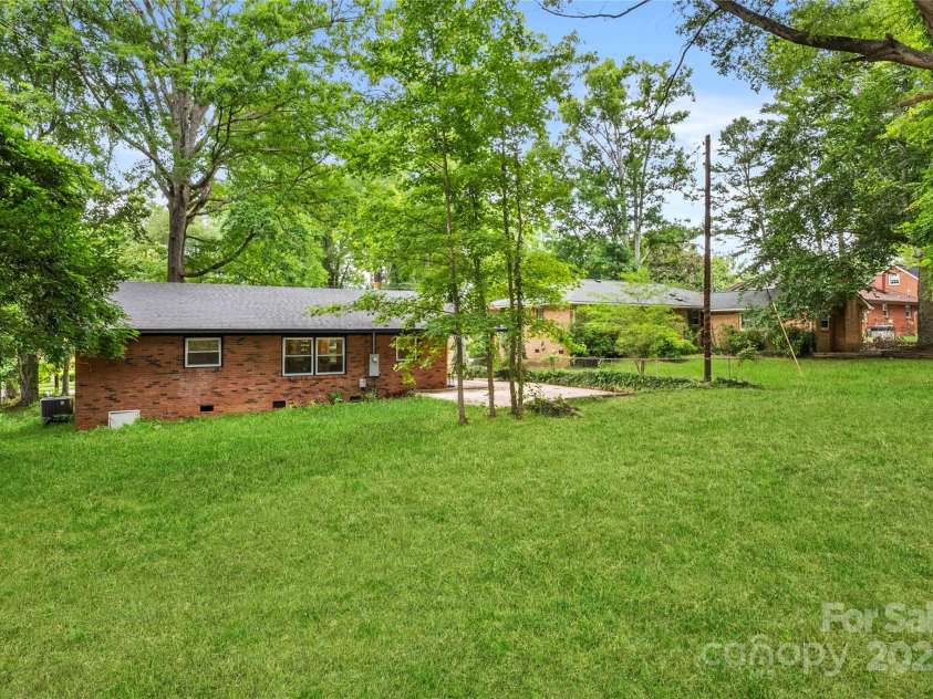 5320 Kildare Drive, Charlotte, NC 28215.  MLS# CAR4334334, YatesRealty ID 2446. 