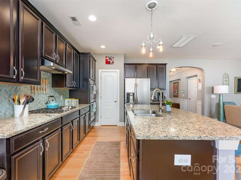 133 Glade Valley Avenue, Mooresville, NC 28117.  MLS# CAR4275294, YatesRealty ID 24460. Stainless appliances,double oven