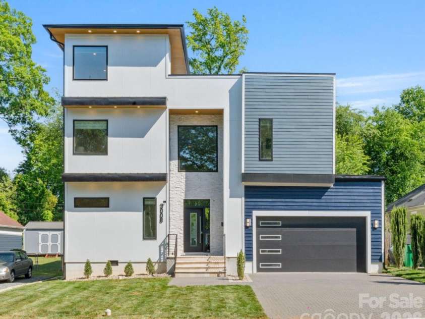 3008 Holt Street, Charlotte, NC 28205.  MLS# CAR4378833, YatesRealty ID 24460. 