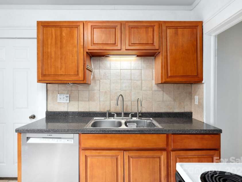 100 West Street, Asheville, NC 28801.  MLS# CAR4252473, YatesRealty ID 24461. Kitchen