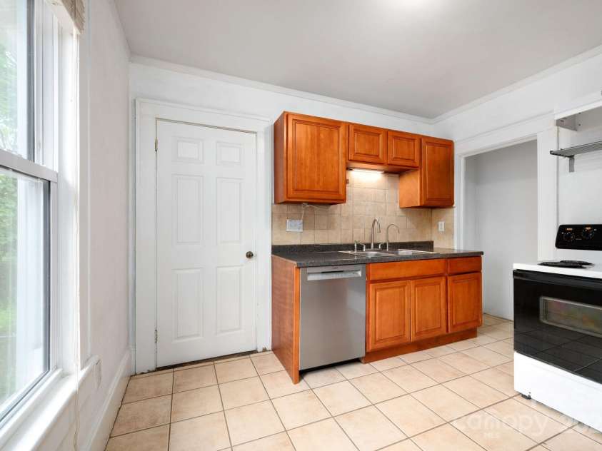100 West Street, Asheville, NC 28801.  MLS# CAR4252473, YatesRealty ID 24461. Kitchen