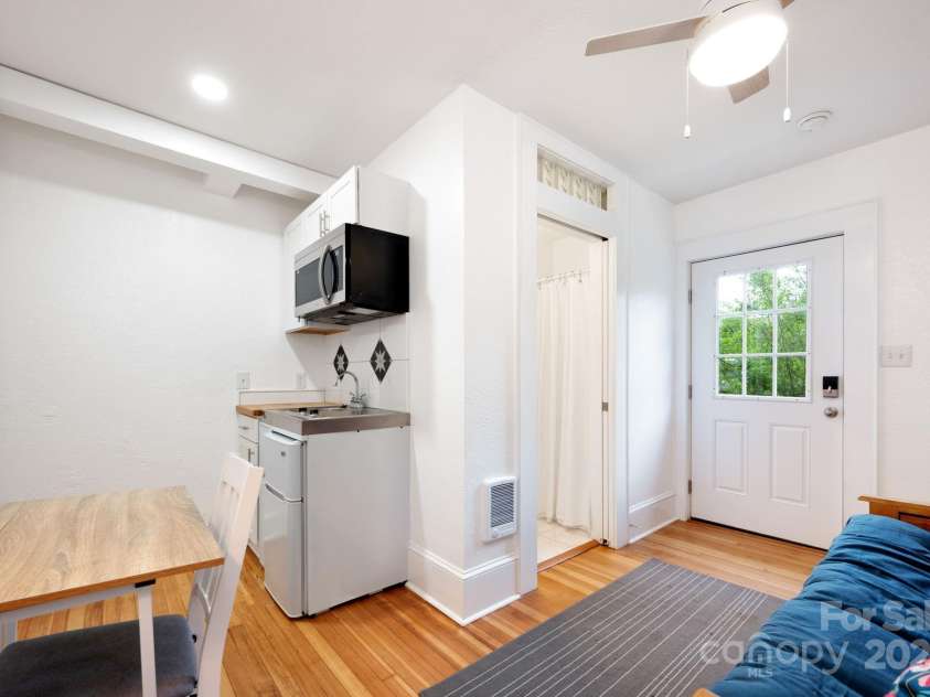 100 West Street, Asheville, NC 28801.  MLS# CAR4252473, YatesRealty ID 24461. Office/Guest Suite