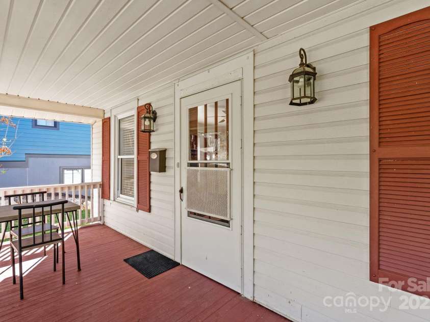 100 West Street, Asheville, NC 28801.  MLS# CAR4318906, YatesRealty ID 24461. 