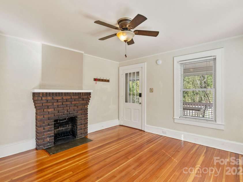 100 West Street, Asheville, NC 28801.  MLS# CAR4318906, YatesRealty ID 24461. 