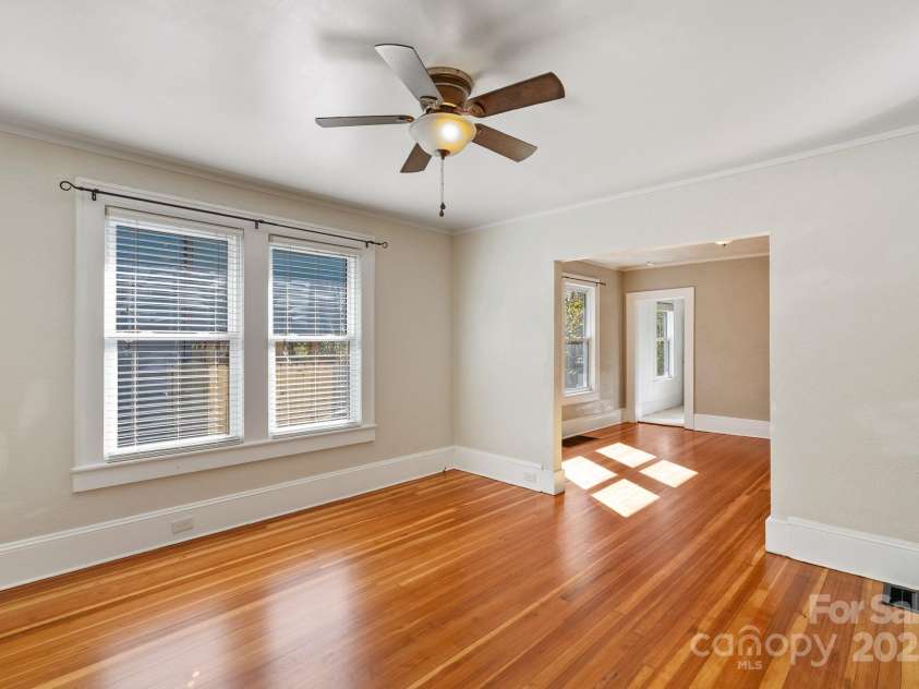 100 West Street, Asheville, NC 28801.  MLS# CAR4318906, YatesRealty ID 24461. 