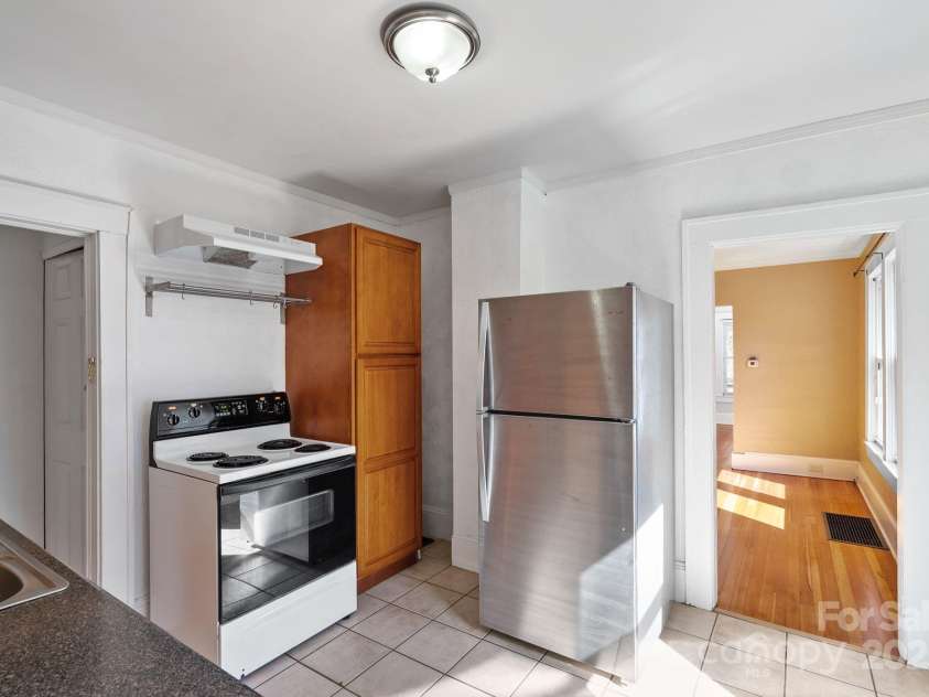 100 West Street, Asheville, NC 28801.  MLS# CAR4318906, YatesRealty ID 24461. 