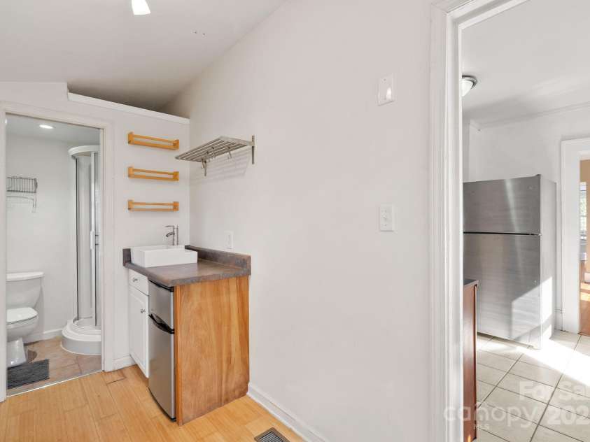 100 West Street, Asheville, NC 28801.  MLS# CAR4318906, YatesRealty ID 24461. 