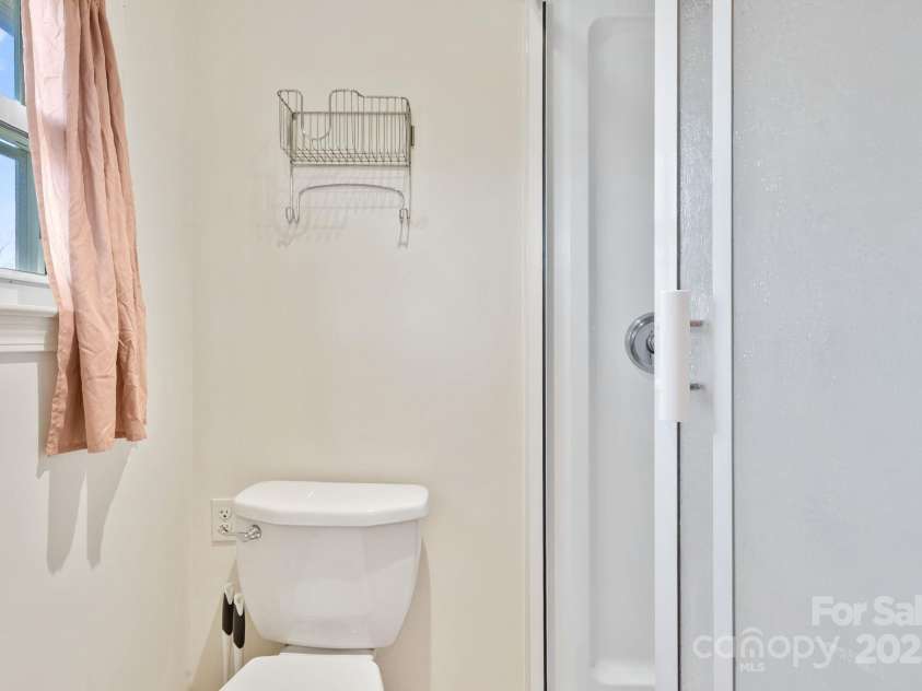 100 West Street, Asheville, NC 28801.  MLS# CAR4318906, YatesRealty ID 24461. 