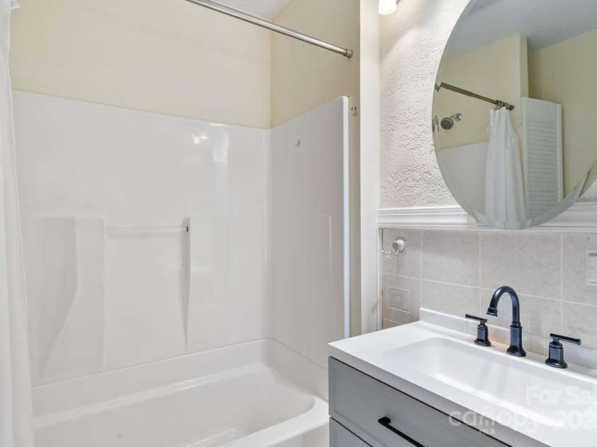 100 West Street, Asheville, NC 28801.  MLS# CAR4318906, YatesRealty ID 24461. 