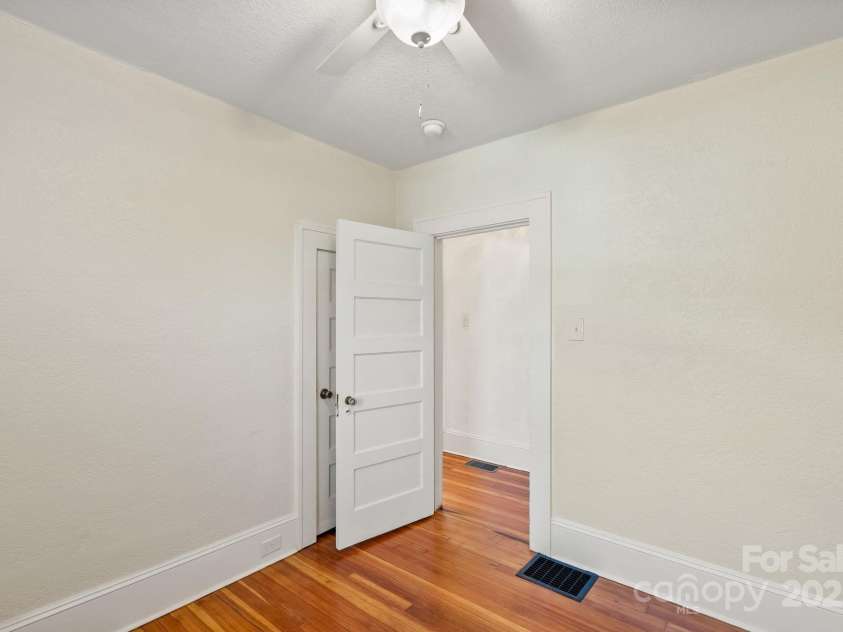 100 West Street, Asheville, NC 28801.  MLS# CAR4318906, YatesRealty ID 24461. 