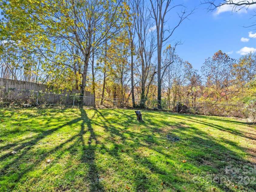 100 West Street, Asheville, NC 28801.  MLS# CAR4318906, YatesRealty ID 24461. 