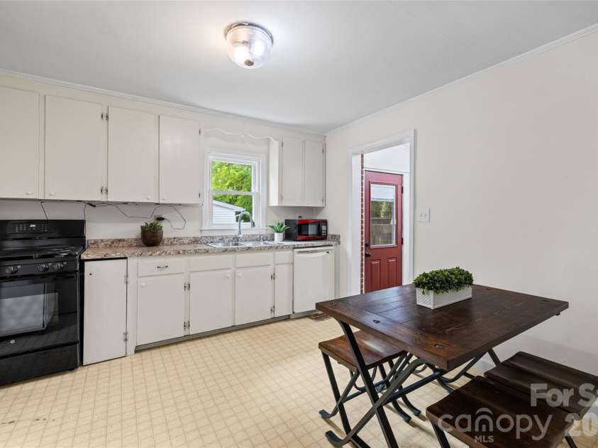 2242 Markham Court, Charlotte, NC 28205.  MLS# CAR4377565, YatesRealty ID 24461. 
