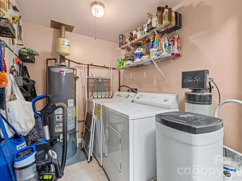2242 Markham Court, Charlotte, NC 28205.  MLS# CAR4377565, YatesRealty ID 24461. 