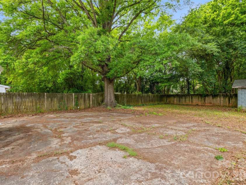 2242 Markham Court, Charlotte, NC 28205.  MLS# CAR4377565, YatesRealty ID 24461. 