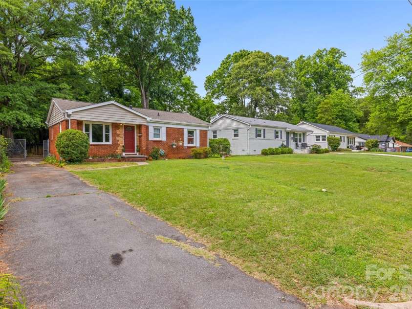 2242 Markham Court, Charlotte, NC 28205.  MLS# CAR4377565, YatesRealty ID 24461. 