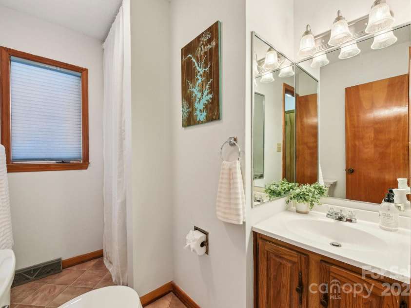 151 River Ridge Lane, Statesville, NC 28677.  MLS# CAR4177532, YatesRealty ID 24462. Bathroom 2 in upper level next to bedroom 2