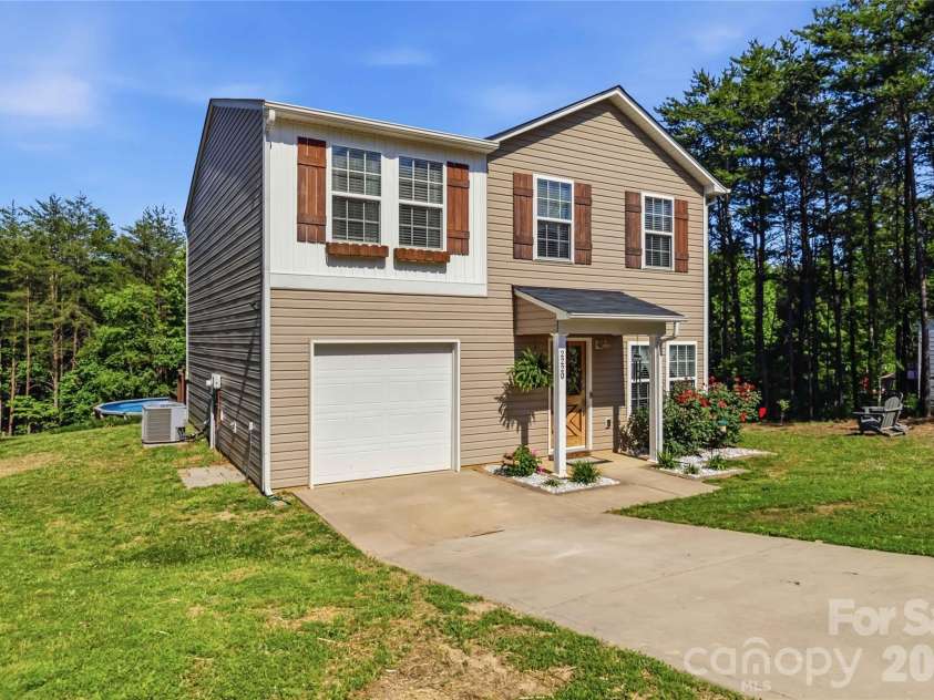 2220 Pinnacle View Drive, Kings Mountain, NC 28086.  MLS# CAR4378422, YatesRealty ID 24462. 