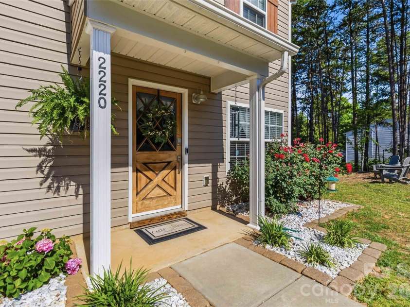 2220 Pinnacle View Drive, Kings Mountain, NC 28086.  MLS# CAR4378422, YatesRealty ID 24462. 
