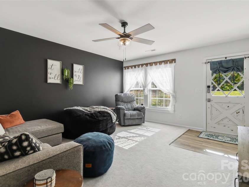2220 Pinnacle View Drive, Kings Mountain, NC 28086.  MLS# CAR4378422, YatesRealty ID 24462. 