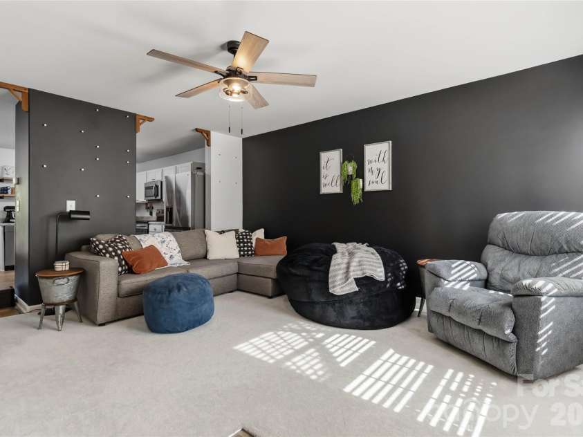 2220 Pinnacle View Drive, Kings Mountain, NC 28086.  MLS# CAR4378422, YatesRealty ID 24462. 
