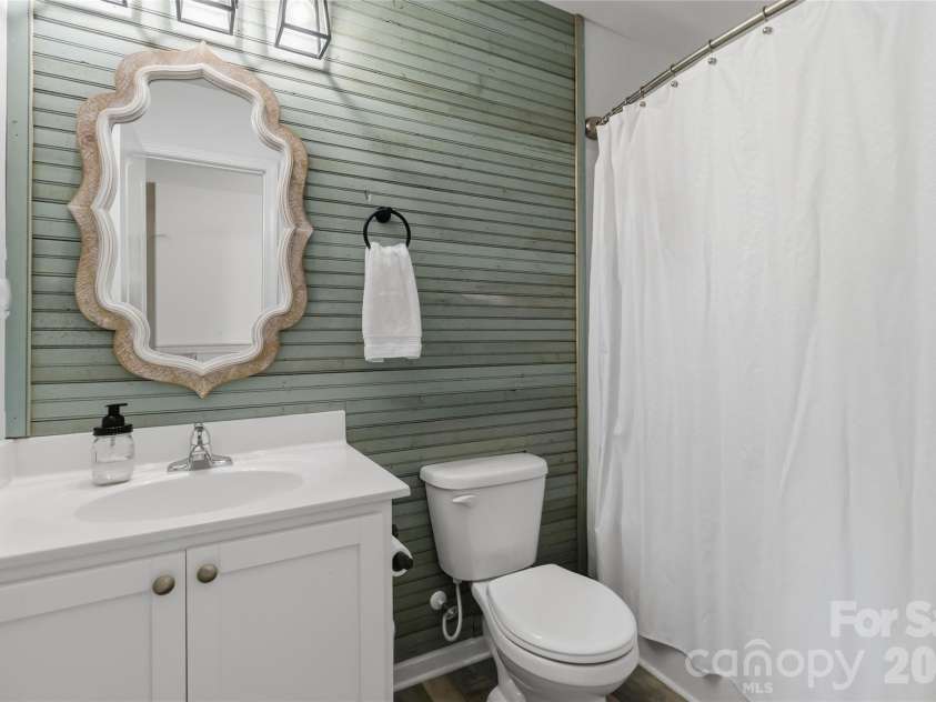 2220 Pinnacle View Drive, Kings Mountain, NC 28086.  MLS# CAR4378422, YatesRealty ID 24462. 