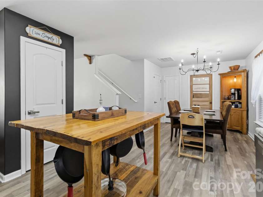 2220 Pinnacle View Drive, Kings Mountain, NC 28086.  MLS# CAR4378422, YatesRealty ID 24462. 