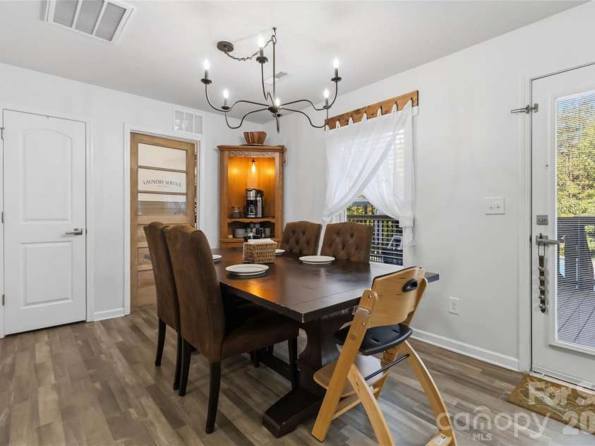 2220 Pinnacle View Drive, Kings Mountain, NC 28086.  MLS# CAR4378422, YatesRealty ID 24462. 