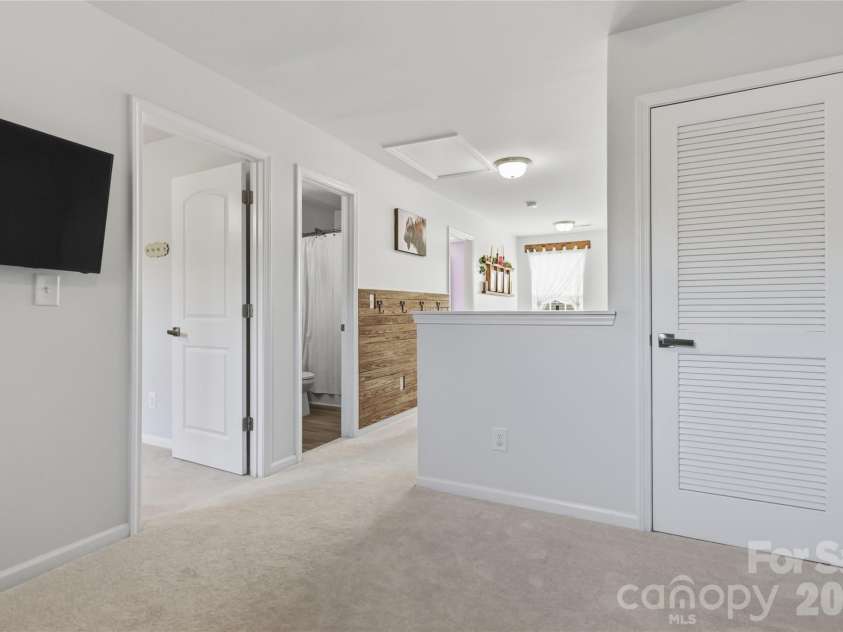 2220 Pinnacle View Drive, Kings Mountain, NC 28086.  MLS# CAR4378422, YatesRealty ID 24462. 