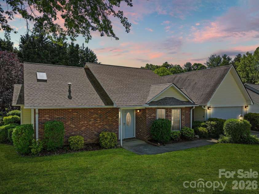 2 Gatehouse Court, Asheville, NC 28803.  MLS# CAR4382127, YatesRealty ID 24463. 