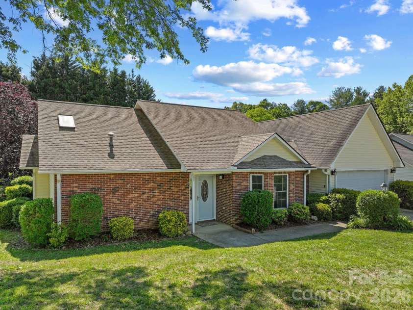 2 Gatehouse Court, Asheville, NC 28803.  MLS# CAR4382127, YatesRealty ID 24463. 