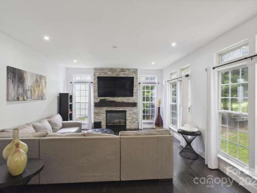 9954 Mitchell Glen Drive, Charlotte, NC 28277.  MLS# CAR4273008, YatesRealty ID 24463. 