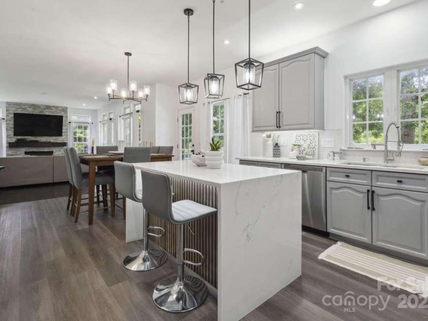 9954 Mitchell Glen Drive, Charlotte, NC 28277.  MLS# CAR4273008, YatesRealty ID 24463. 