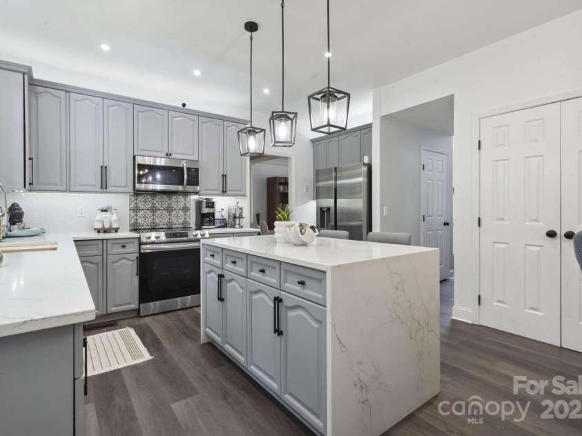 9954 Mitchell Glen Drive, Charlotte, NC 28277.  MLS# CAR4273008, YatesRealty ID 24463. 