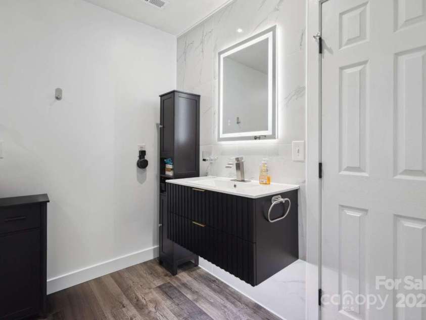 9954 Mitchell Glen Drive, Charlotte, NC 28277.  MLS# CAR4273008, YatesRealty ID 24463. 