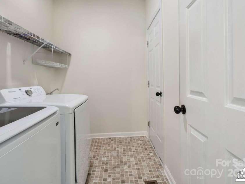 9954 Mitchell Glen Drive, Charlotte, NC 28277.  MLS# CAR4273008, YatesRealty ID 24463. 