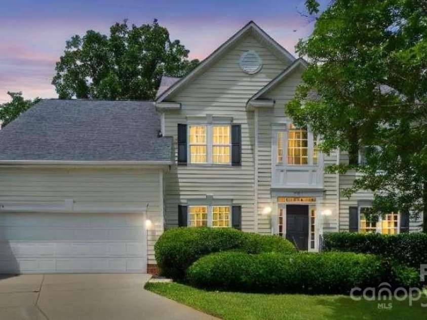 9954 Mitchell Glen Drive, Charlotte, NC 28277.  MLS# CAR4273008, YatesRealty ID 24463. 