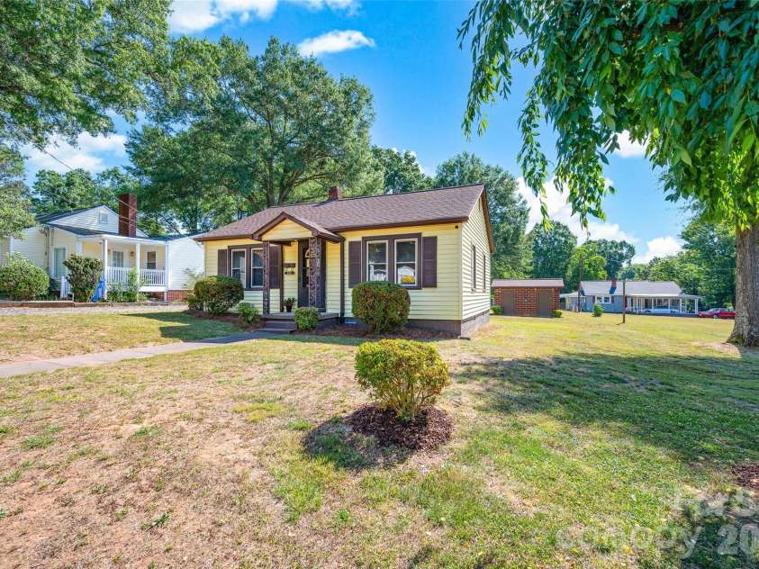 320 Cook Street, Mooresville, NC 28115.  MLS# CAR4382222, YatesRealty ID 24464. 