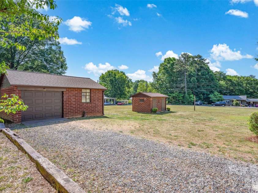 320 Cook Street, Mooresville, NC 28115.  MLS# CAR4382222, YatesRealty ID 24464. 