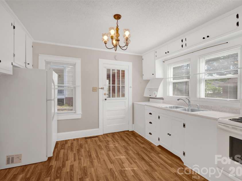 320 Cook Street, Mooresville, NC 28115.  MLS# CAR4382222, YatesRealty ID 24464. 