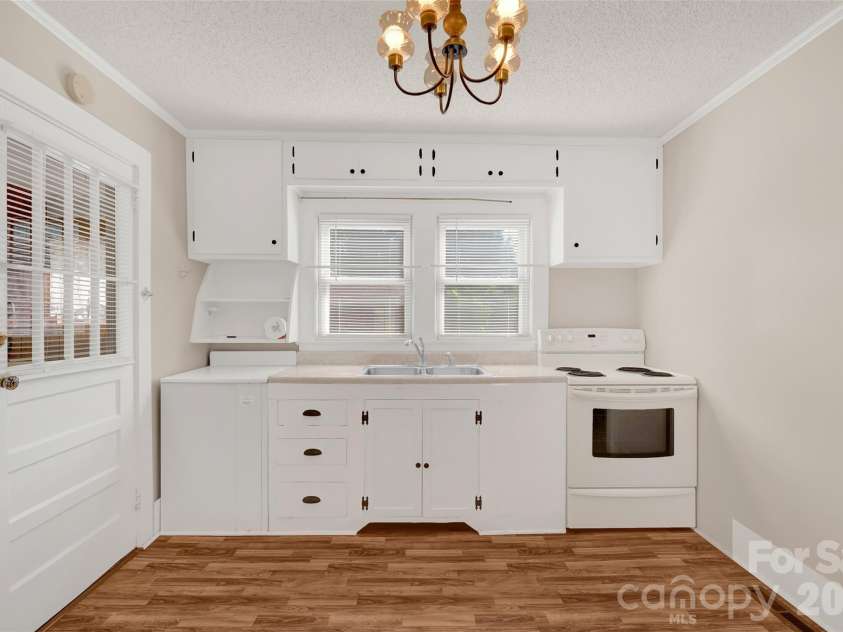 320 Cook Street, Mooresville, NC 28115.  MLS# CAR4382222, YatesRealty ID 24464. 