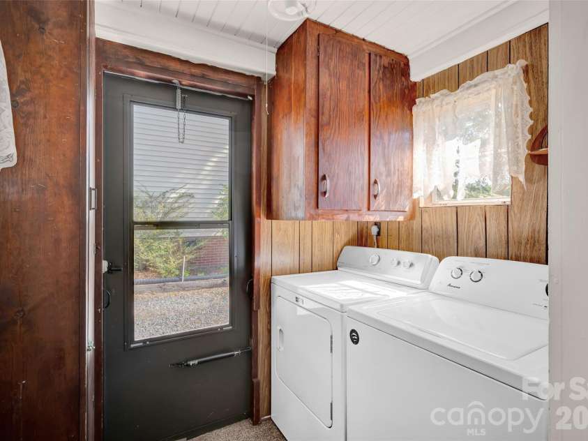 320 Cook Street, Mooresville, NC 28115.  MLS# CAR4382222, YatesRealty ID 24464. 