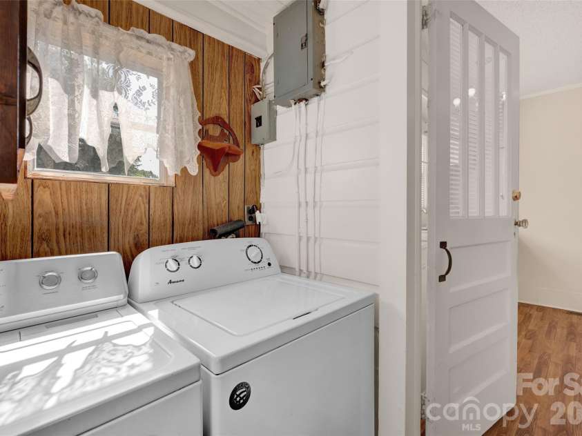 320 Cook Street, Mooresville, NC 28115.  MLS# CAR4382222, YatesRealty ID 24464. 