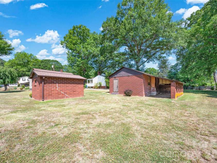 320 Cook Street, Mooresville, NC 28115.  MLS# CAR4382222, YatesRealty ID 24464. 