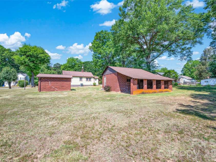 320 Cook Street, Mooresville, NC 28115.  MLS# CAR4382222, YatesRealty ID 24464. 