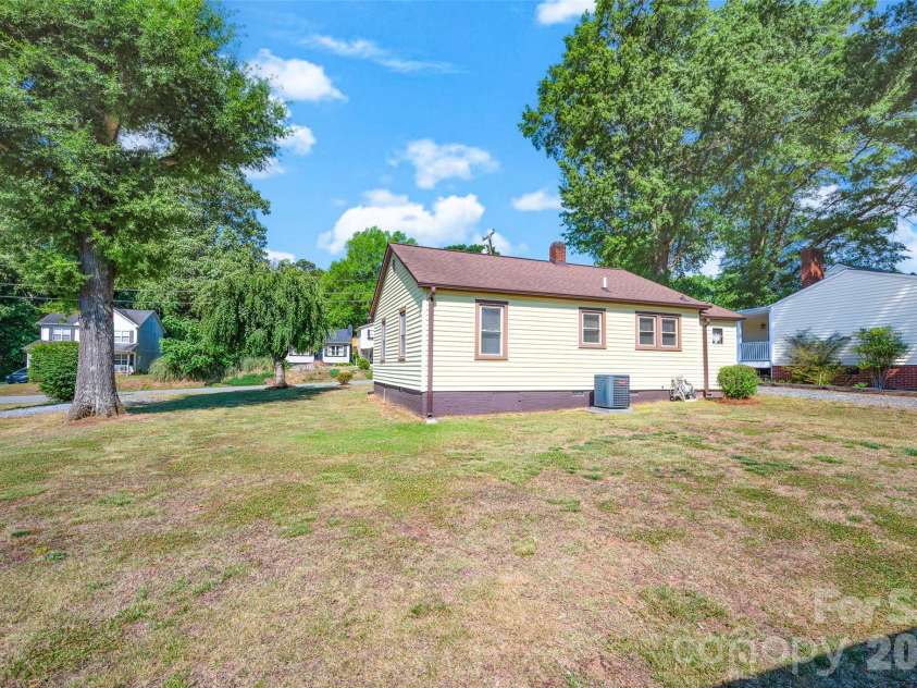 320 Cook Street, Mooresville, NC 28115.  MLS# CAR4382222, YatesRealty ID 24464. 