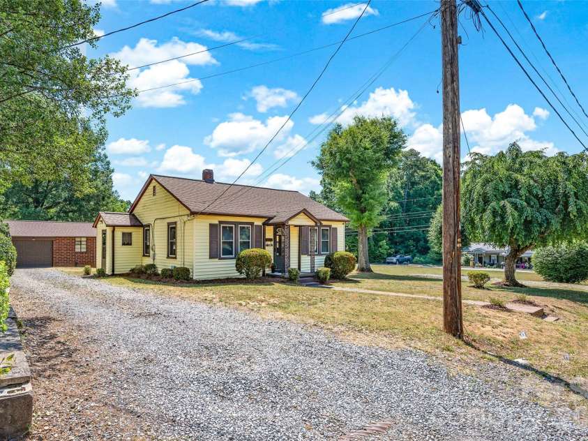320 Cook Street, Mooresville, NC 28115.  MLS# CAR4382222, YatesRealty ID 24464. 