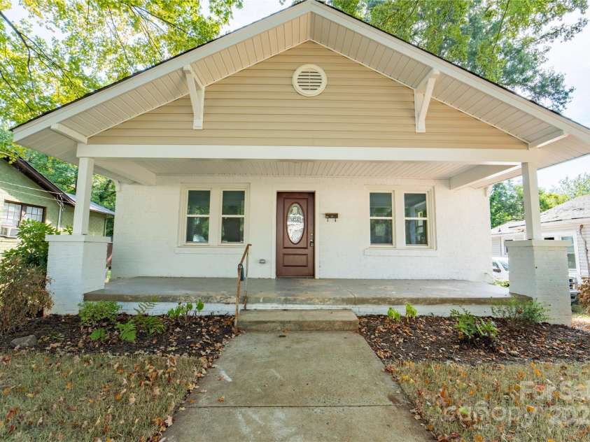 137 Woodlawn Drive, Statesville, NC 28677.  MLS# CAR4275643, YatesRealty ID 24465. 