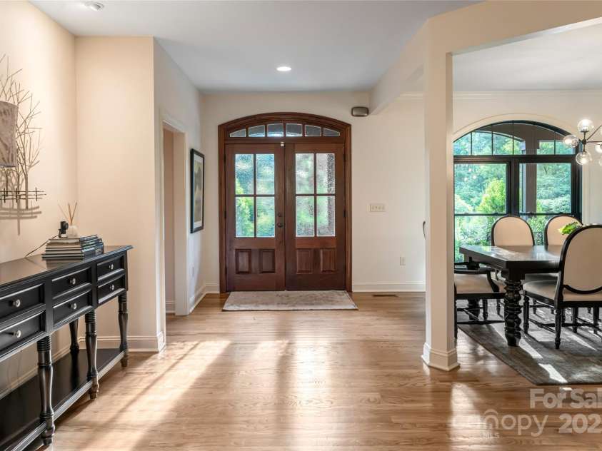 300 White Pine Drive, Hendersonville, NC 28739.  MLS# CAR4276487, YatesRealty ID 24466. 