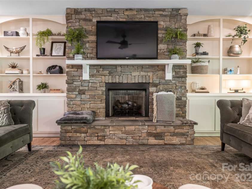 300 White Pine Drive, Hendersonville, NC 28739.  MLS# CAR4276487, YatesRealty ID 24466. 