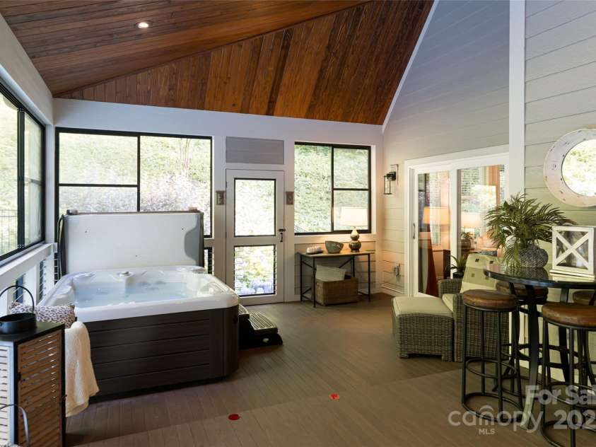 300 White Pine Drive, Hendersonville, NC 28739.  MLS# CAR4276487, YatesRealty ID 24466. 